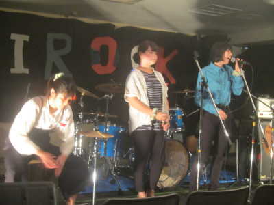 (写真)KUJIROCKの熱い演奏!!